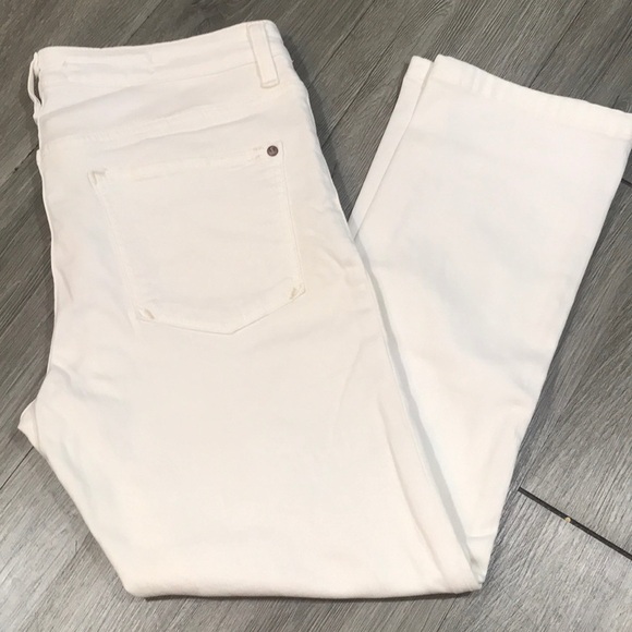 Anthropologie Pilcro and the Letterpresd White “Stet” Fit Straight Ankle Jeans